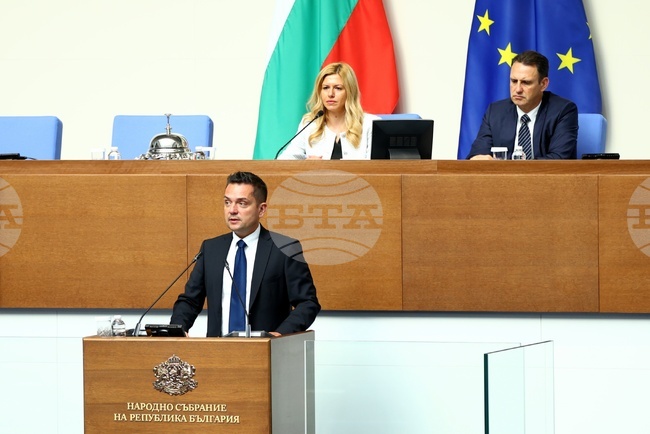 Съединението престава да бъде революционен или политически акт, а се превръща в защитен национален интерес, казаха от "Продължаваме промяната" 