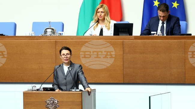 Със Съединението България показва, че има собствена политическа воля и е готова да носи цената на решенията си, заявиха от "Демократична България"