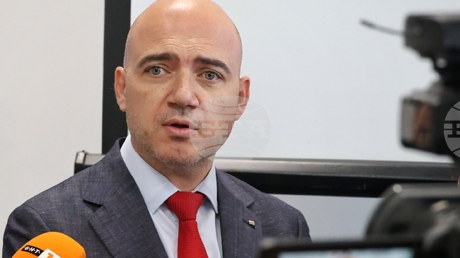Tourism Minister Announces Connectivity and Promotion Fund to Extend Tourist Season