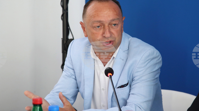 Българската паралелка в гимназията в Цариброд ще бъде запазена, съобщи директорът на гимназията Братислав Стаменов