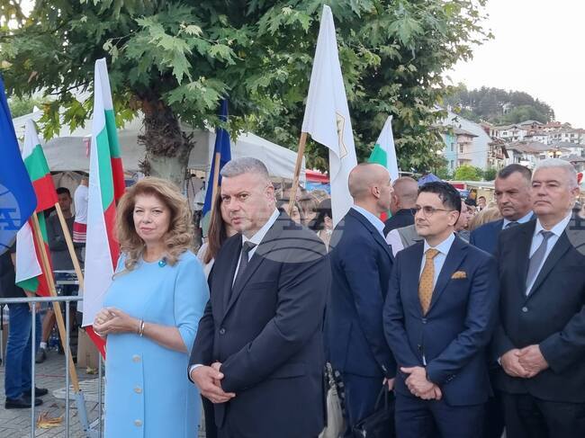 Запазването на българските традиции и идентичност е въпрос и на нашата сигурност, каза президентът Илияна Йотова в Неделино