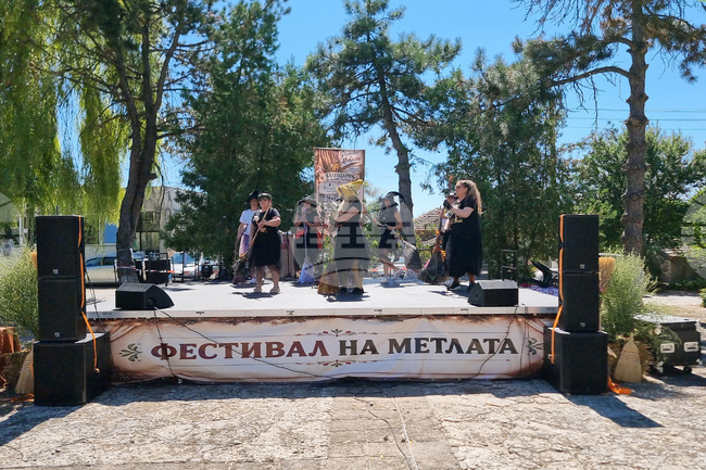 Първи Фестивал на метлата се провежда в село Свобода, община Добричка