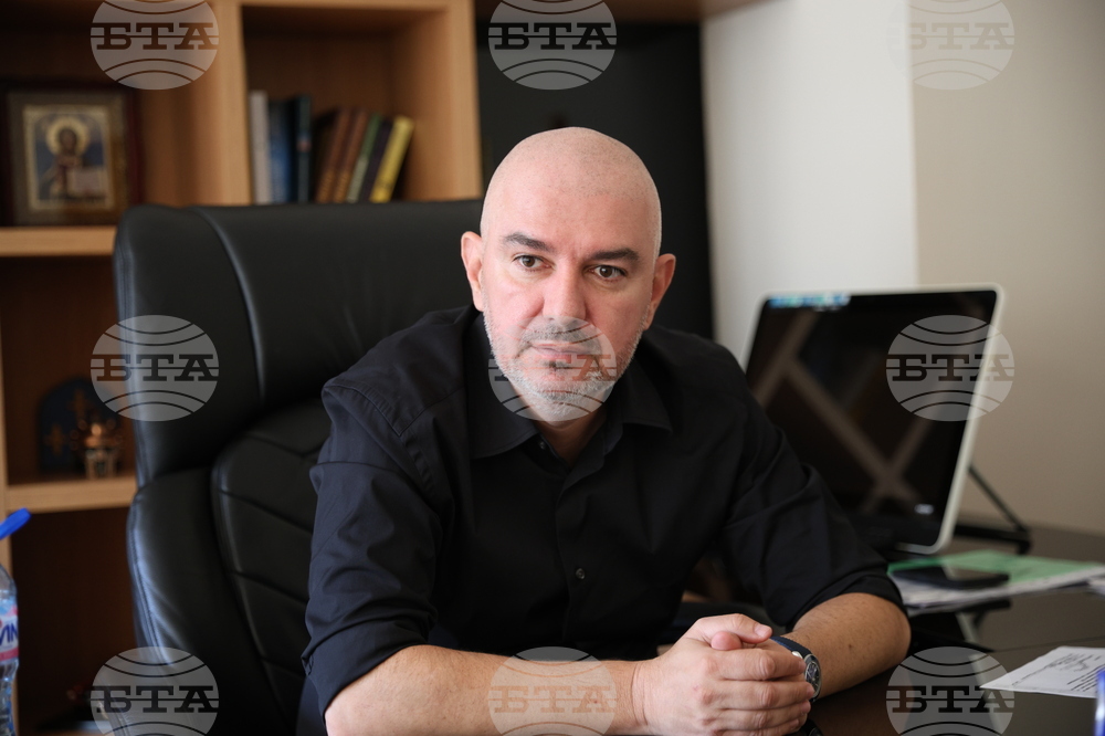 Община Аврен инвестира в ремонти на сгради и водопроводи и плаща висшето образование на жителите, заяви кметът Емануил Манолов