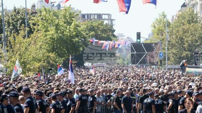 Десетки хиляди дойдоха на погребението на Ратко Младич в Белград 