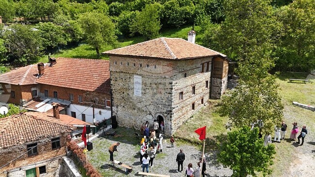 АТА: Инвестициите за обновяване на традиционните къщи кули в Северна Албания ще започнат до 2027 г., заяви министърът на туризма, културата и спорта на Албания