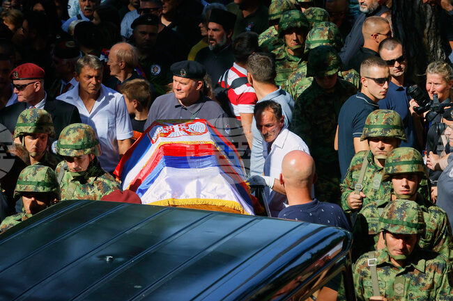 Погребението с военни почести на Ратко Младич предизвика остри и противоречиви реакции в региона