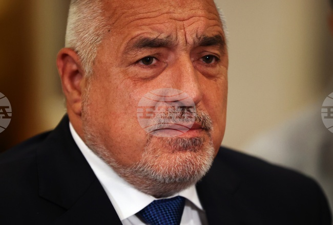 Парламент - кулоари - преди заседанието