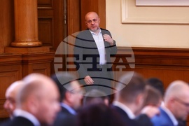 Парламент - заседание -  Томислав Дончев