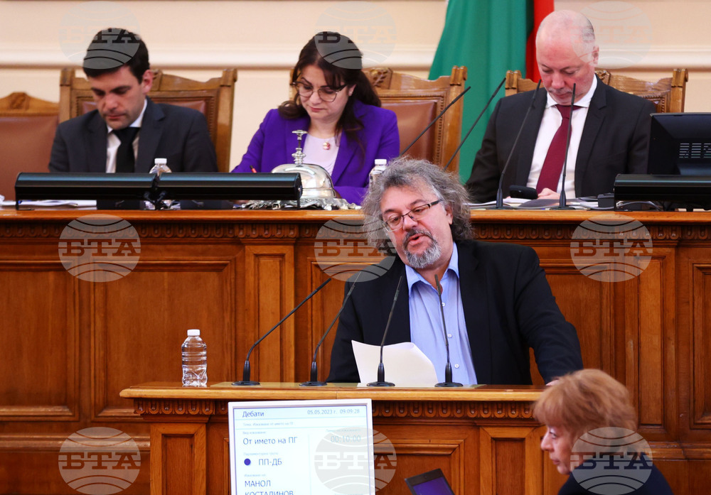 Парламент - заседание - Манол Пейков