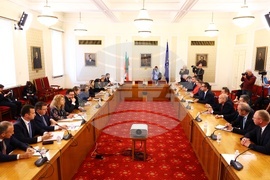 Парламент - ГЕРБ-СДС - "Възраждане" - разговори