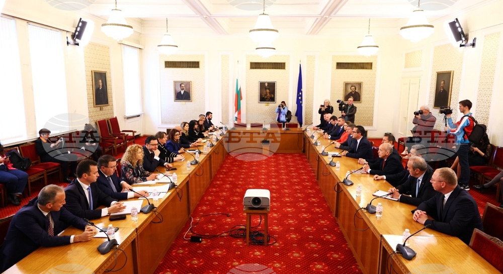 Парламент - ГЕРБ-СДС - "Възраждане" - разговори