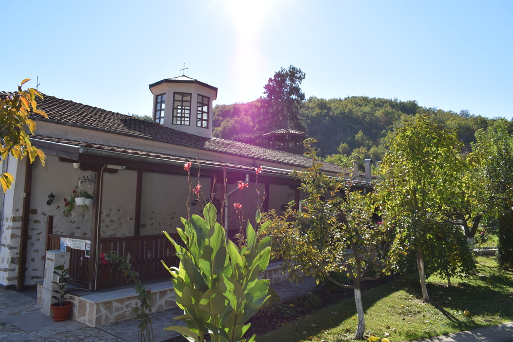 Община Сандански: Безплатен транспорт да с. Златолист за храмовия празник на църква "Св. Георги"