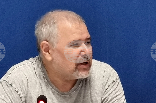 С приемните родители работим с доверие един към друг, каза социалният работник Димитър Йовчев от областния екип по приемна грижа в Ямбол