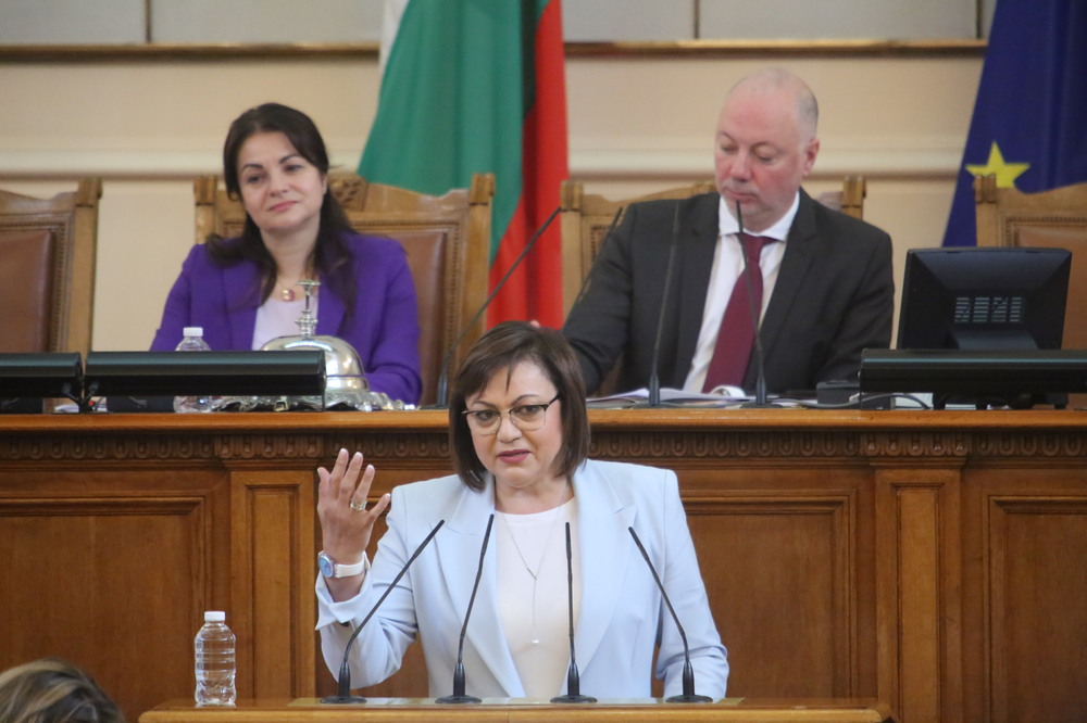 Нинова към Борисов: Загубихте един месец на държавата в шикалкавене