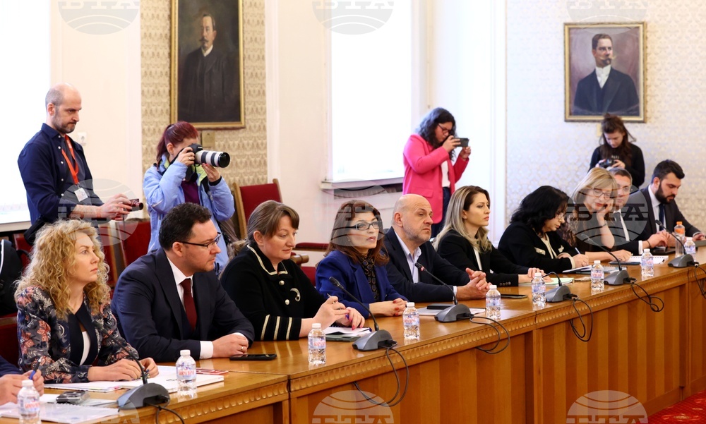 Парламент - ГЕРБ-СДС - "Възраждане" - разговори