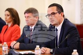 Парламент - ГЕРБ-СДС - "Възраждане" - разговори