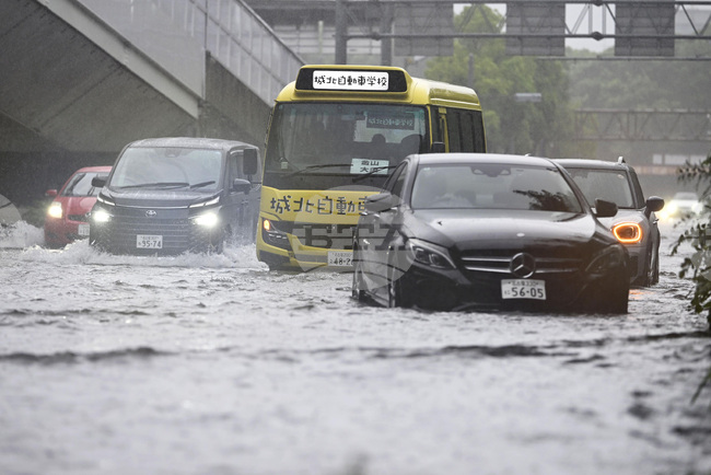 Foreign Ministry Warns Bulgarian Citizens in Japan of Heavy Rain, Flooding
