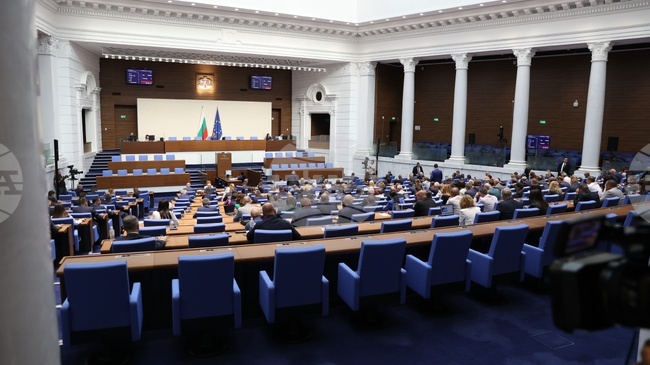 Върху живата травма на колективната памет е лесно да наслагваш пропагандни внушения, казаха от „Демократична България“ по повод 9 септември