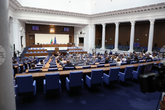 Върху живата травма на колективната памет е лесно да наслагваш пропагандни внушения, казаха от „Демократична България“ по повод 9 септември