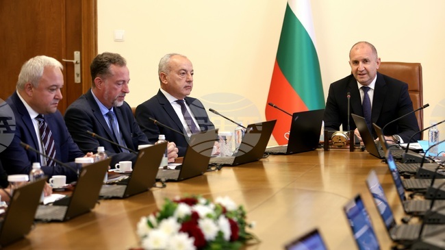 Резултатите от изследването PISA са катастрофални за България, очаквам МОН по-смело да налага реформите, заяви премиерът Румен Радев