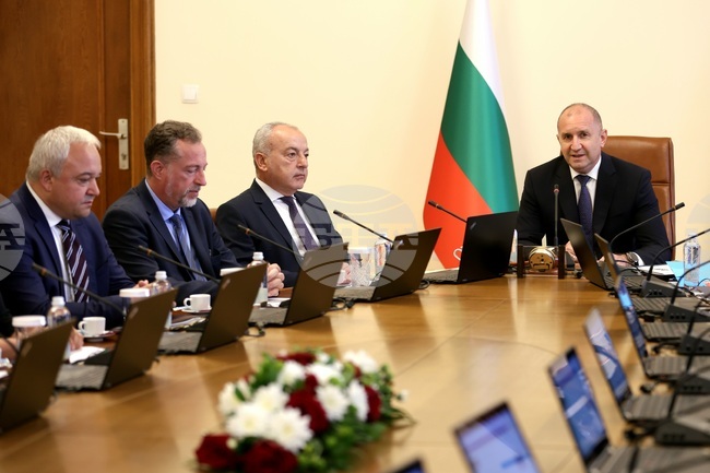 Резултатите от изследването PISA са катастрофални за България, очаквам МОН по-смело да налага реформите, заяви премиерът Румен Радев