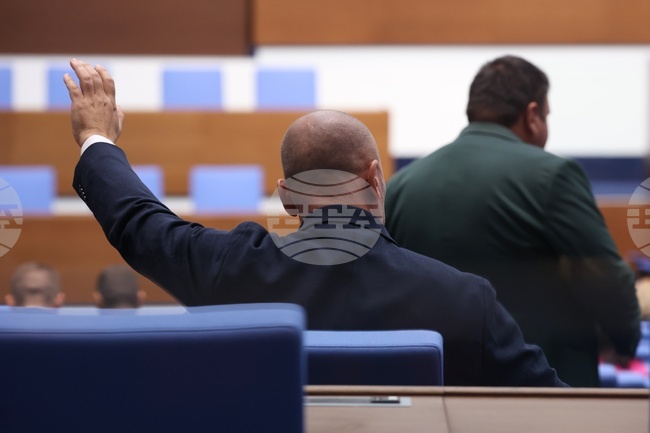 Парламентът прие на второ четене промени, с които данъчните служители да имат достъп до информация за ползвателите на криптоактиви