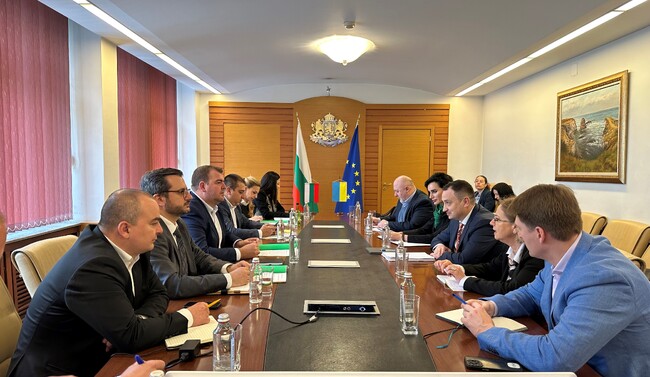 България и Украйна ще подпишат съвместна декларация за взаимодействие при възникване на пазарни смущения при търговията със слънчогледово олио