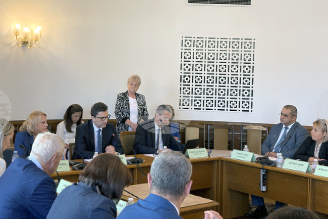 Парламентарната комисия по труда, демографската и социалната политика прие на второ четене промени в Закона за равнопоставеност на жените и мъжете