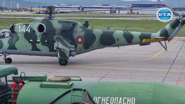 Военновъздушните и Военноморските сили репетират за военния парад на 6 май