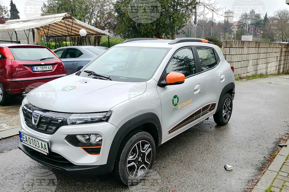 Областната администрация в Кърджали получи електромобил по програма на Национален доверителен фонд