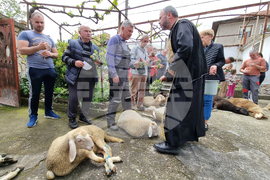 Село Паталеница - Гергьовден - освещаване на агне