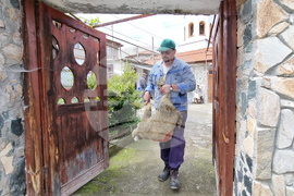 Село Паталеница - Гергьовден - освещаване на агне