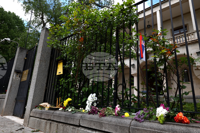 Посолство на Сърбия в София - цветя