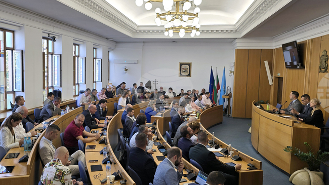 Ще настояваме бюджетът на София да бъде насочен по-ясно към крайните райони и за реална децентрализация, заявиха от групата на БСП в СОС в декларация 