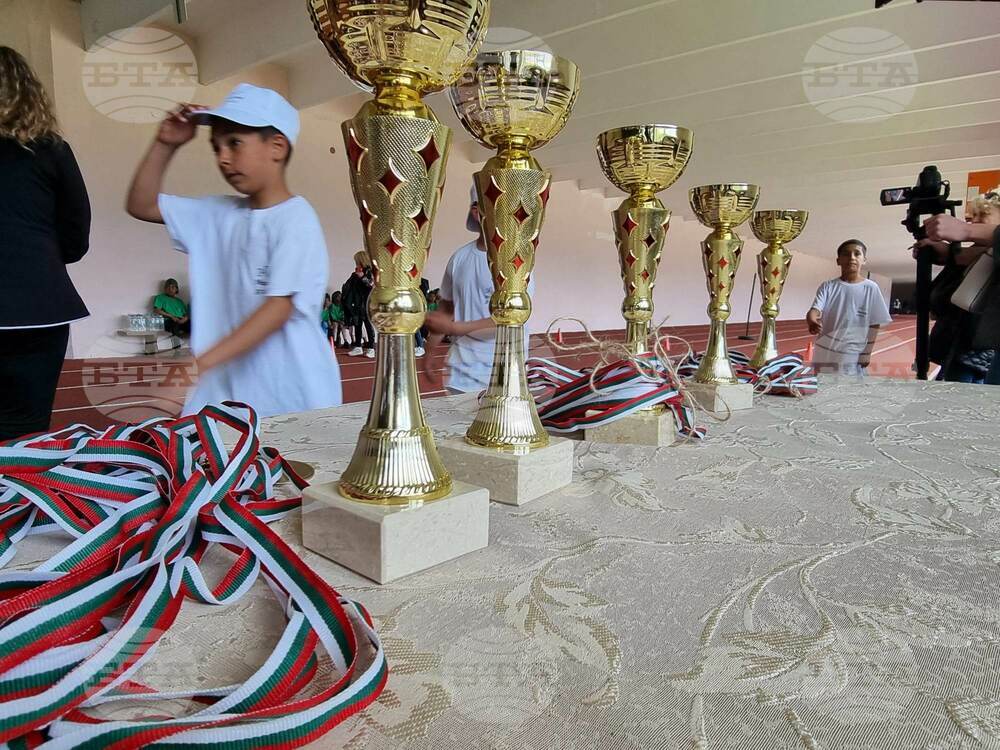Ромски деца се включиха в ученически игри по програмата „Спорт за всеки“ в Кюстендил