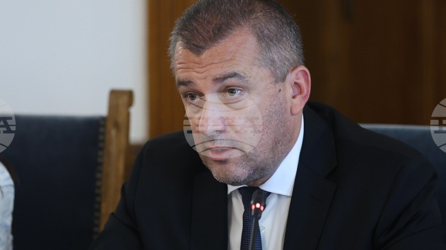 Работим за ускоряване на инфраструктурата при Кресна и за нови мостове над Дунав, заяви министър Георги Пеев 
