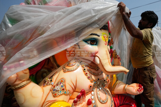 APTOPIX India Hindu Festival