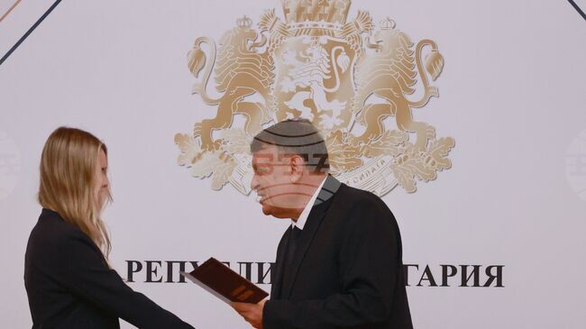 Вече започнаха много стипендиантски програми за най-добрите ученици, които имат отлични дипломи и успехи на олимпиади, каза министър Георги Вълчев