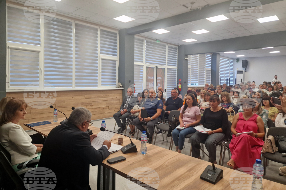 Разград - Регионално управление на образованието - директори - работа среща