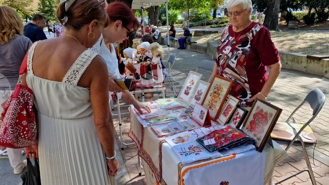Националният панаир на занаятите и декоративно-приложните изкуства "Майстории" беше открит в Шумен