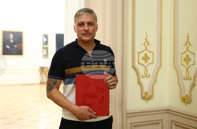 Владимир Карамазов - фотокнига - представяне