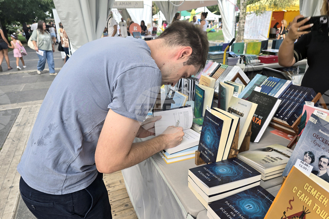 „Алея на книгата“ - Александър Върхошков - представяне на книга