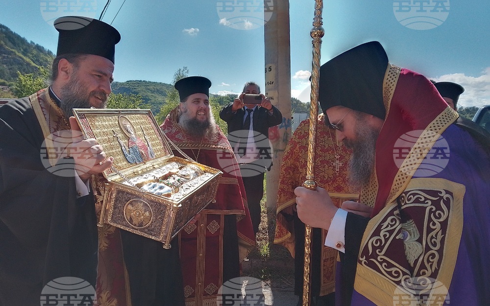 Чудотворната десница на Св. Георги беше изложена за поклонение в Перник