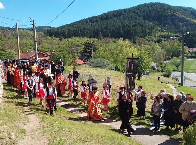 Поклонение - мощи - Св. Георги - Перник