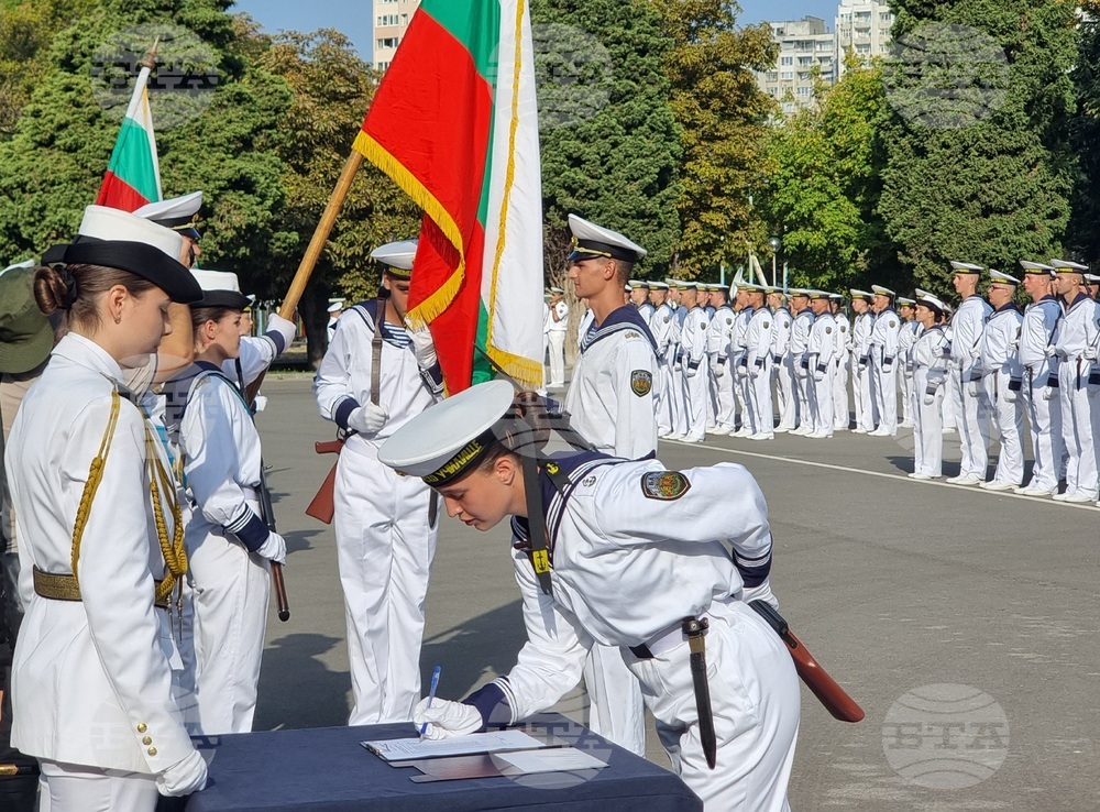 Във Военноморското училище във Варна 50 курсанти положиха военна клетва да служат и пазят род и родина