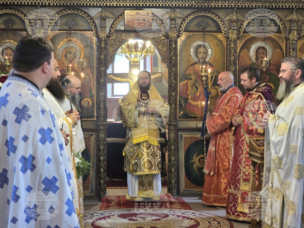 Белоградчик - света литургия - храм „Св. Вмчк Георги“