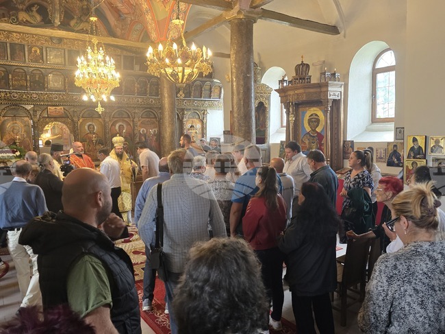 Белоградчик - света литургия - храм „Св. Вмчк Георги“