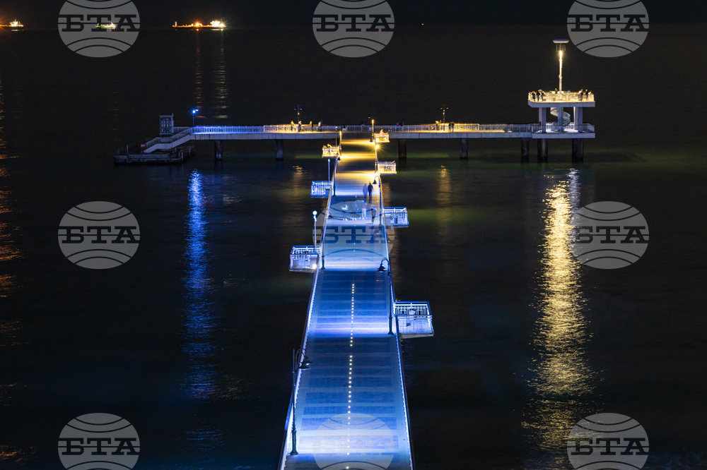 Бургас - Моста в синя светлина - инициатива 