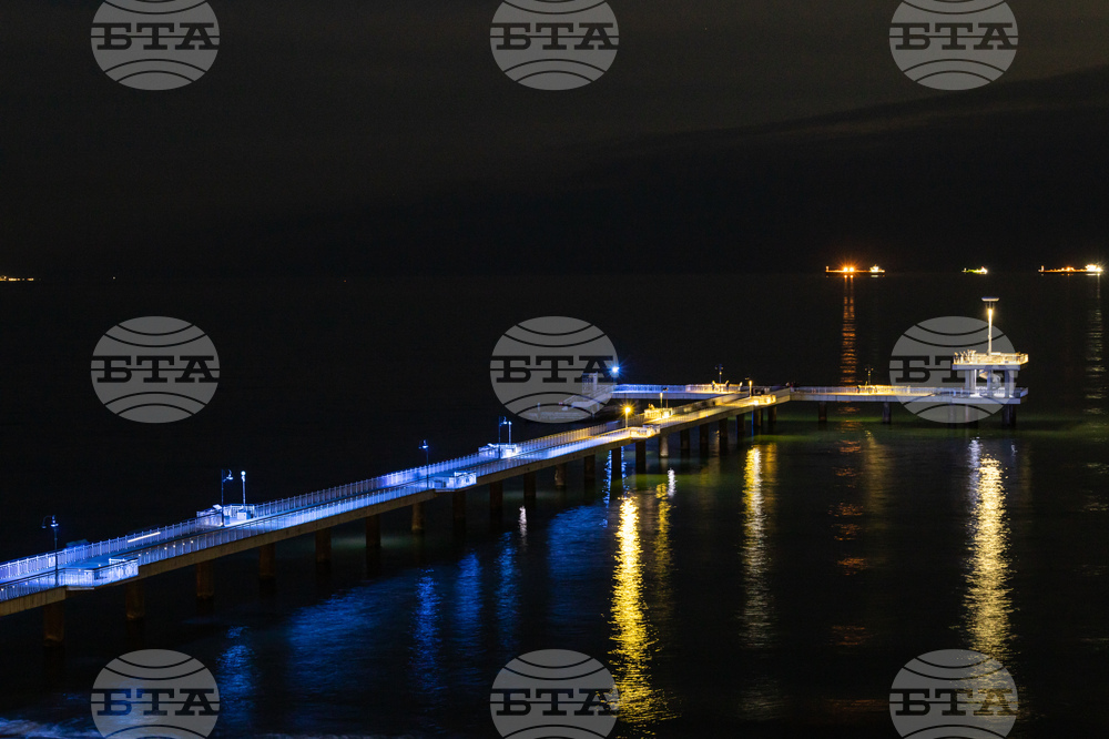 Бургас - Моста в синя светлина - инициатива 