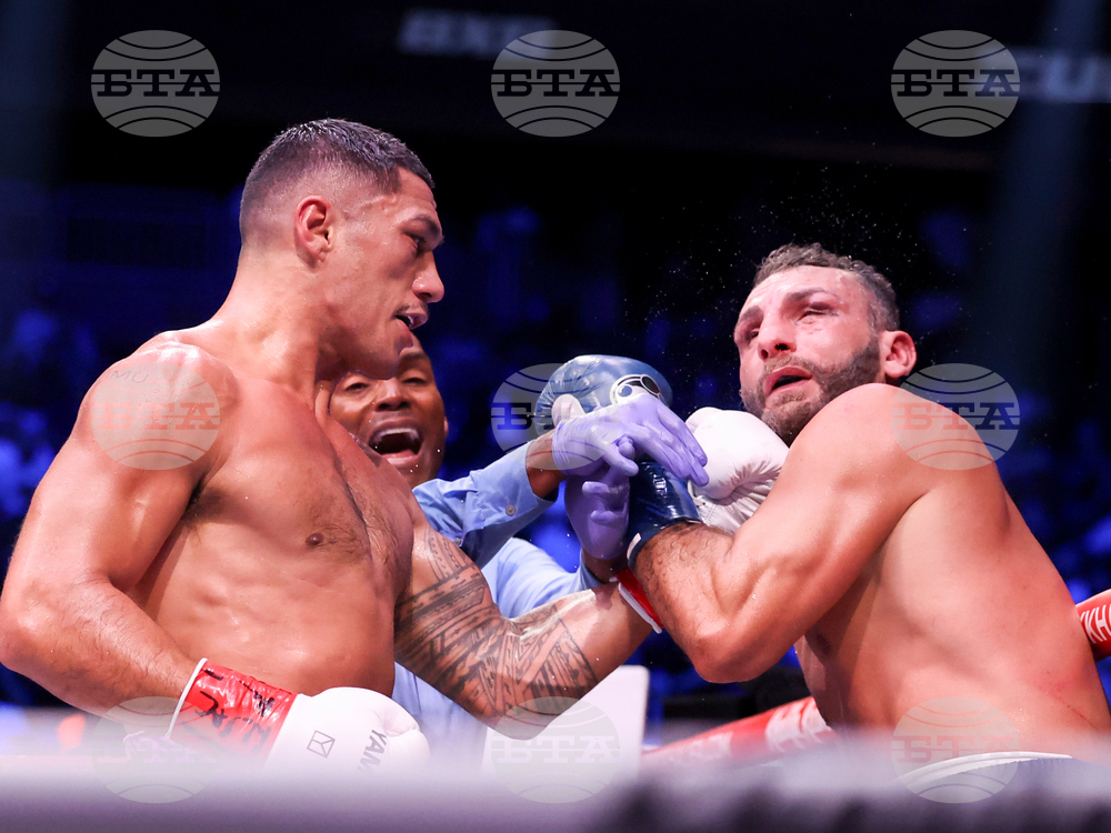 Opetaia Mikaelian boxing
